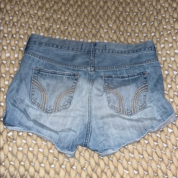 Hollister jean shorts - Picture 2 of 4